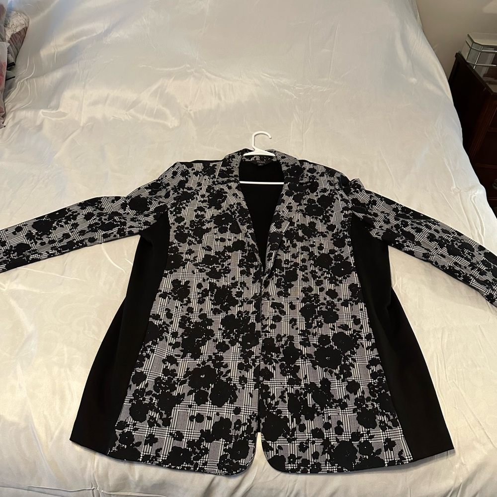 Investments Monochrome Floral Blazer